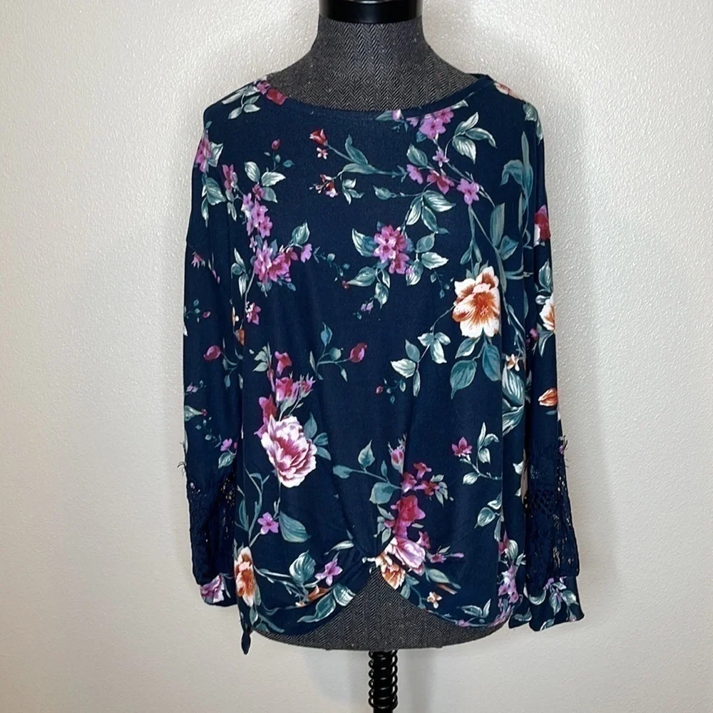 Nwt Indigo Rose Floral Tie Front Lace Trim Sleeves Top Size Large